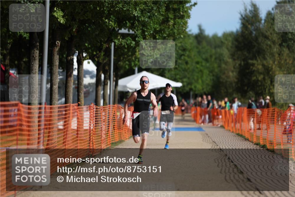 07.09.2025 - 19. Norderstedt Triathlon Michael Strokosch http://msf.ph/oto/8753151 07.09.2025 10:38:22 Laufen 1138, 1147 meine-sportfotos.de