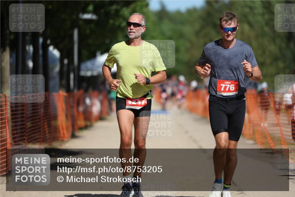07.09.2025 - 19. Norderstedt Triathlon Michael Strokosch http://msf.ph/oto/8753205 07.09.2025 12:47:04 Laufen 696, 776, 1213, 1247 meine-sportfotos.de