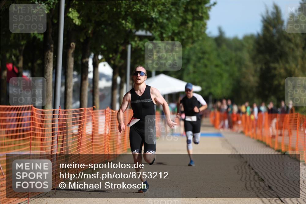 07.09.2025 - 19. Norderstedt Triathlon Michael Strokosch http://msf.ph/oto/8753212 07.09.2025 10:38:23 Laufen 1138, 1147 meine-sportfotos.de