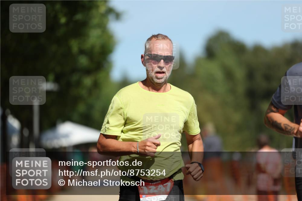 07.09.2025 - 19. Norderstedt Triathlon Michael Strokosch http://msf.ph/oto/8753254 07.09.2025 12:47:06 Laufen 776, 1247 meine-sportfotos.de