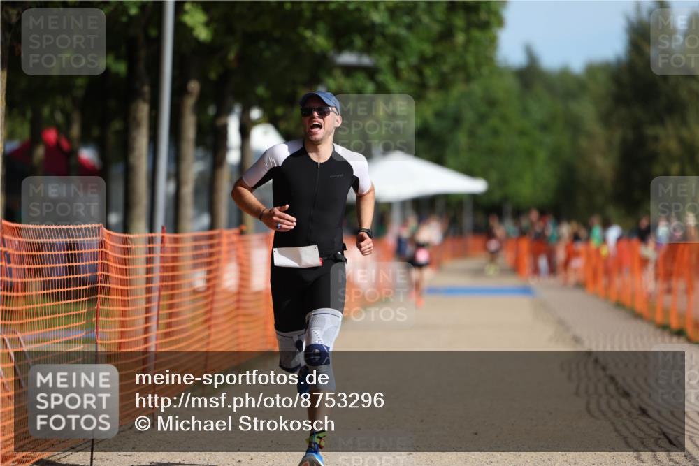 07.09.2025 - 19. Norderstedt Triathlon Michael Strokosch http://msf.ph/oto/8753296 07.09.2025 10:38:27 Laufen 1138, 1147 meine-sportfotos.de