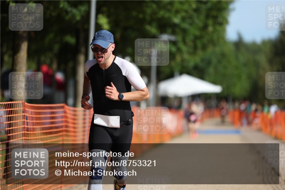 07.09.2025 - 19. Norderstedt Triathlon Michael Strokosch http://msf.ph/oto/8753321 07.09.2025 10:38:28 Laufen 1138, 1147 meine-sportfotos.de