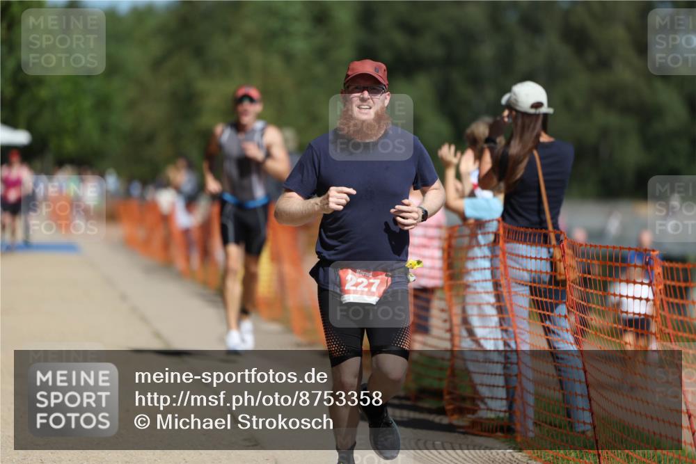 07.09.2025 - 19. Norderstedt Triathlon Michael Strokosch http://msf.ph/oto/8753358 07.09.2025 12:47:21 Laufen 151, 227, 713 meine-sportfotos.de