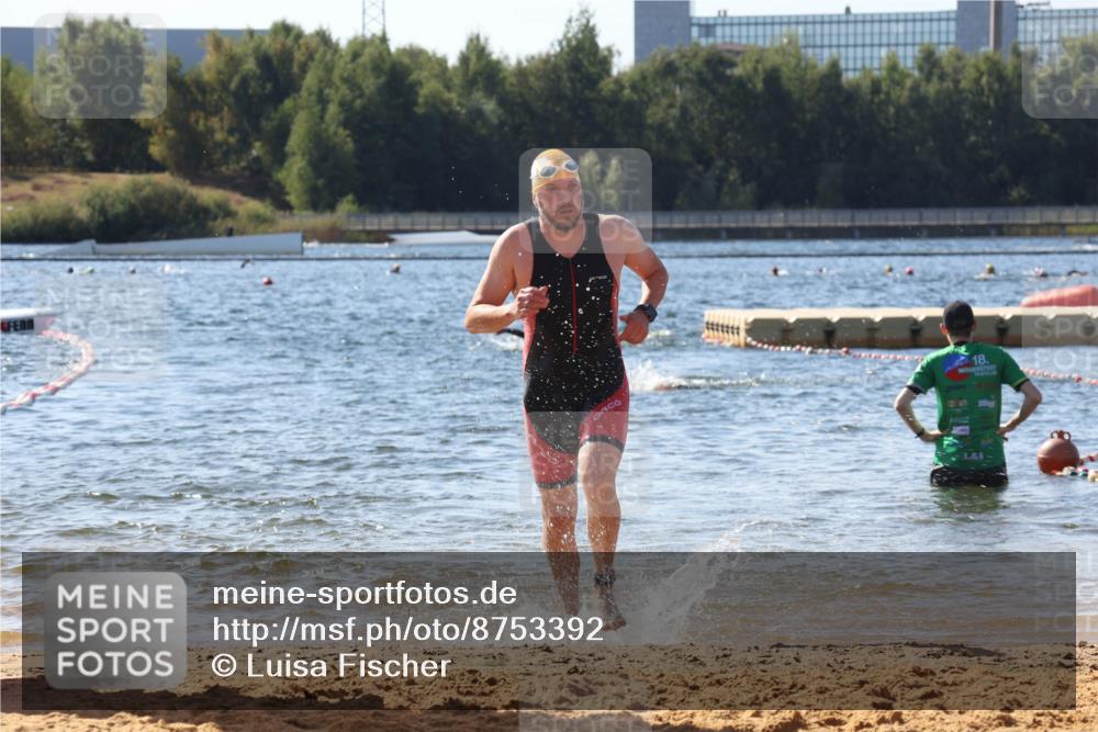 07.09.2025 - 19. Norderstedt Triathlon Luisa Fischer http://msf.ph/oto/8753392 07.09.2025 11:39:43 Schwimmen 802, 1233 meine-sportfotos.de
