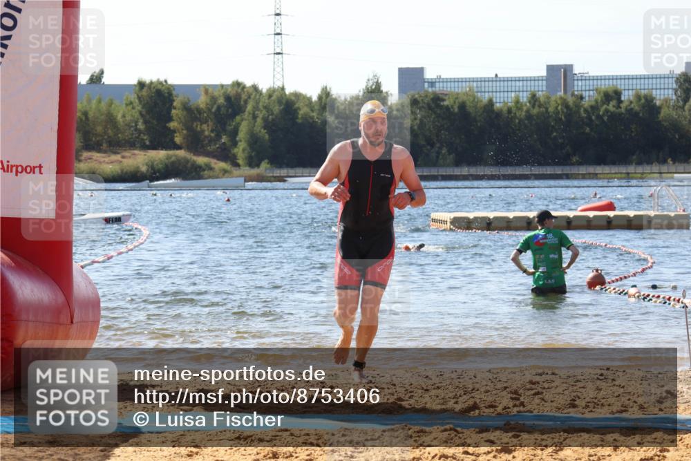 07.09.2025 - 19. Norderstedt Triathlon Luisa Fischer http://msf.ph/oto/8753406 07.09.2025 11:39:44 Schwimmen 802, 1233 meine-sportfotos.de