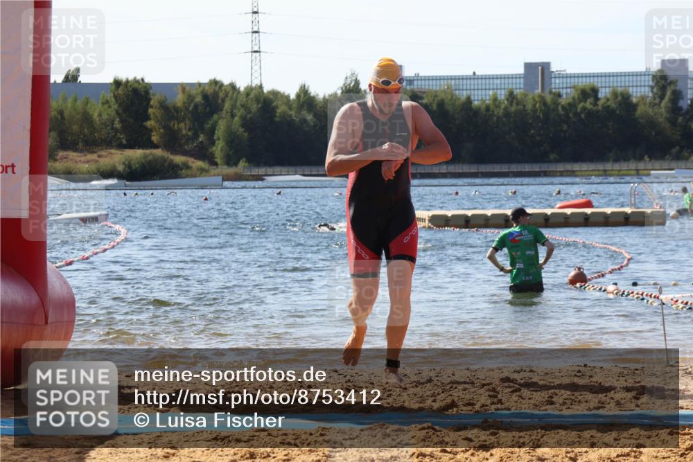 07.09.2025 - 19. Norderstedt Triathlon Luisa Fischer http://msf.ph/oto/8753412 07.09.2025 11:39:45 Schwimmen 802, 1233 meine-sportfotos.de