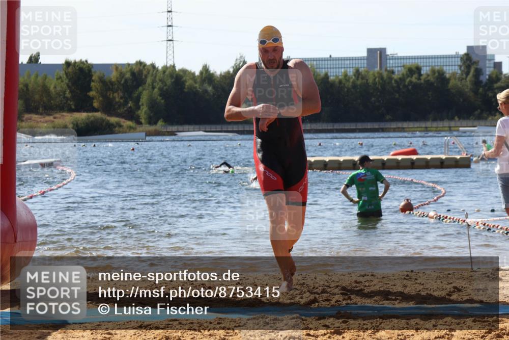 07.09.2025 - 19. Norderstedt Triathlon Luisa Fischer http://msf.ph/oto/8753415 07.09.2025 11:39:45 Schwimmen 802, 1233 meine-sportfotos.de