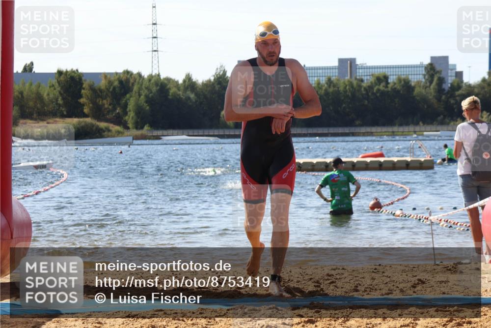 07.09.2025 - 19. Norderstedt Triathlon Luisa Fischer http://msf.ph/oto/8753419 07.09.2025 11:39:46 Schwimmen 802, 1233 meine-sportfotos.de