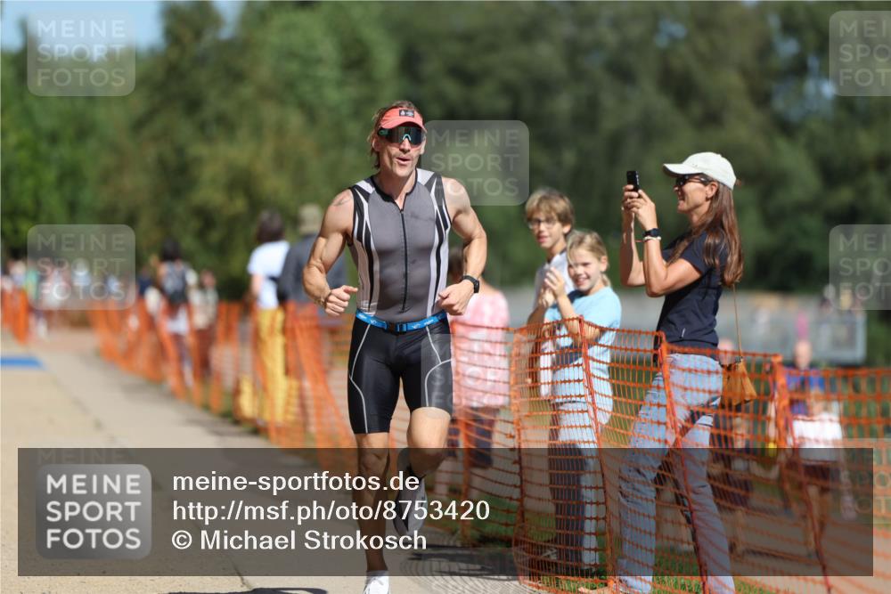 07.09.2025 - 19. Norderstedt Triathlon Michael Strokosch http://msf.ph/oto/8753420 07.09.2025 12:47:23 Laufen 151, 227, 713 meine-sportfotos.de