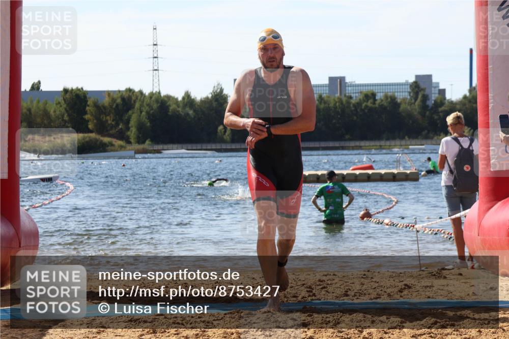 07.09.2025 - 19. Norderstedt Triathlon Luisa Fischer http://msf.ph/oto/8753427 07.09.2025 11:39:46 Schwimmen 802, 1233 meine-sportfotos.de