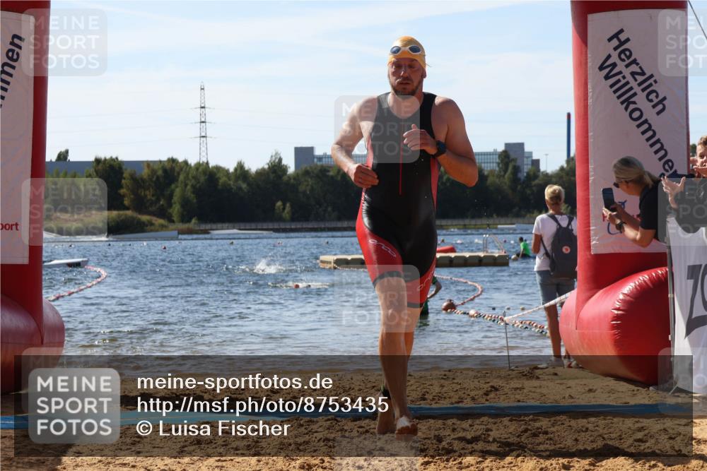 07.09.2025 - 19. Norderstedt Triathlon Luisa Fischer http://msf.ph/oto/8753435 07.09.2025 11:39:47 Schwimmen 802, 1233 meine-sportfotos.de