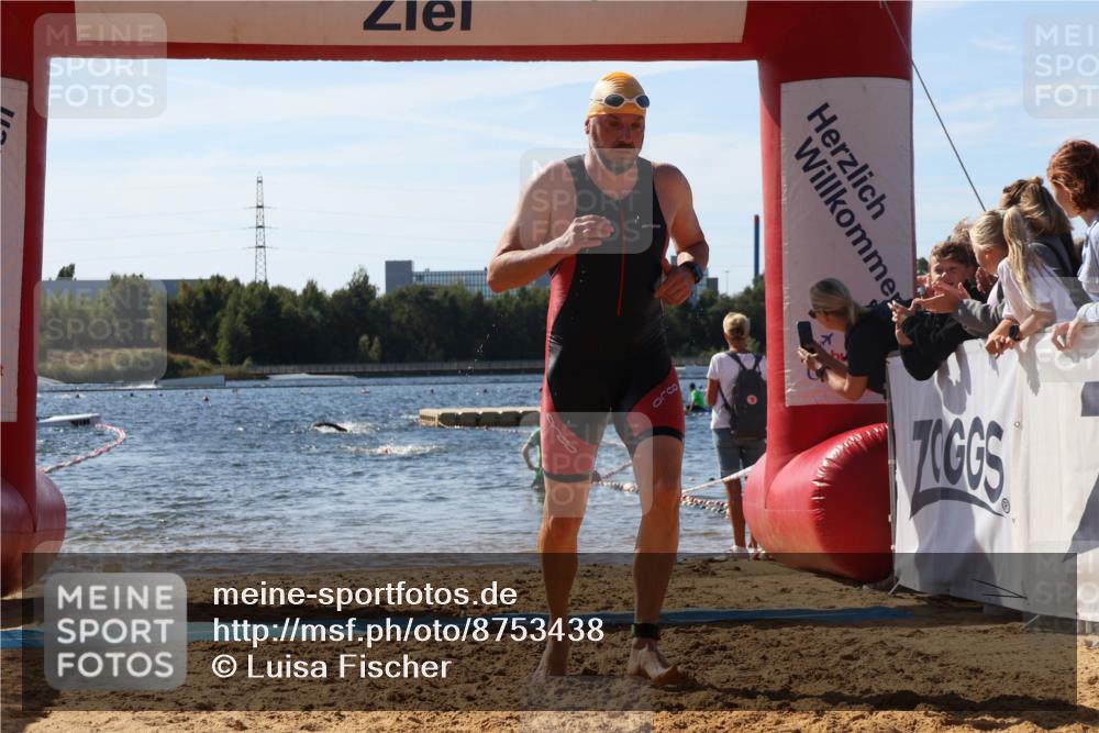 07.09.2025 - 19. Norderstedt Triathlon Luisa Fischer http://msf.ph/oto/8753438 07.09.2025 11:39:47 Schwimmen 802, 1233 meine-sportfotos.de