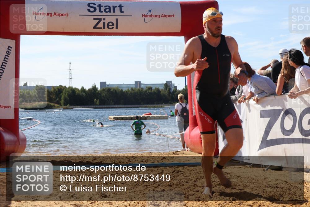 07.09.2025 - 19. Norderstedt Triathlon Luisa Fischer http://msf.ph/oto/8753449 07.09.2025 11:39:48 Schwimmen 802 meine-sportfotos.de