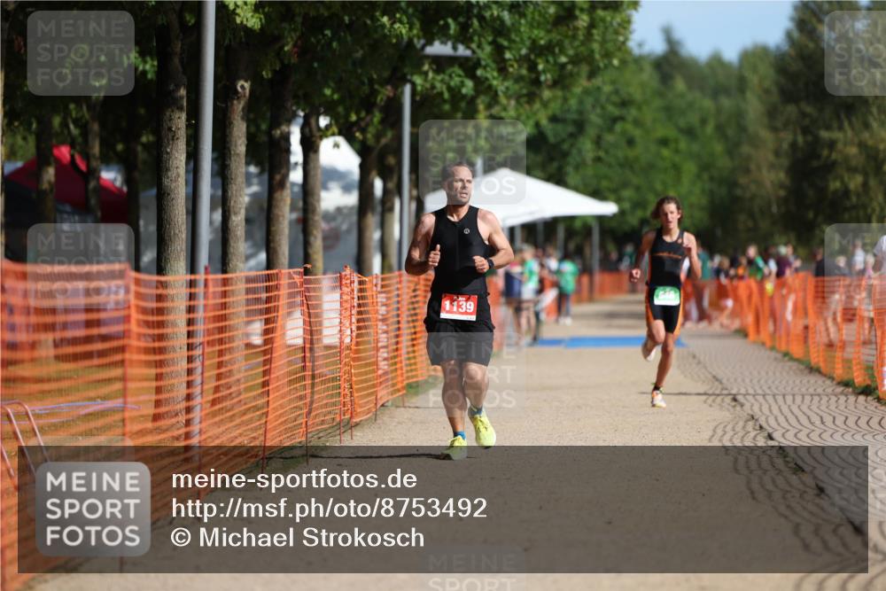 07.09.2025 - 19. Norderstedt Triathlon Michael Strokosch http://msf.ph/oto/8753492 07.09.2025 10:38:48 Laufen 646, 1131, 1139 meine-sportfotos.de