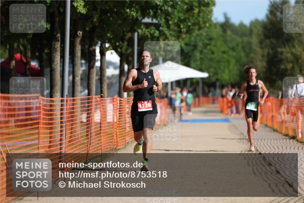 07.09.2025 - 19. Norderstedt Triathlon Michael Strokosch http://msf.ph/oto/8753518 07.09.2025 10:38:49 Laufen 646, 1131, 1139 meine-sportfotos.de