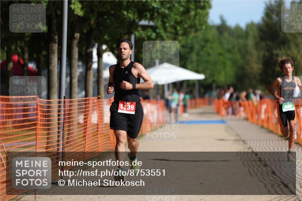 07.09.2025 - 19. Norderstedt Triathlon Michael Strokosch http://msf.ph/oto/8753551 07.09.2025 10:38:50 Laufen 646, 1131, 1139 meine-sportfotos.de