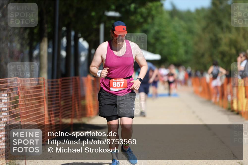 07.09.2025 - 19. Norderstedt Triathlon Michael Strokosch http://msf.ph/oto/8753569 07.09.2025 12:47:41 Laufen 857 meine-sportfotos.de