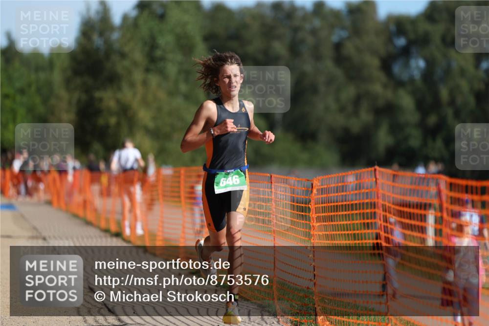 07.09.2025 - 19. Norderstedt Triathlon Michael Strokosch http://msf.ph/oto/8753576 07.09.2025 10:38:52 Laufen 646, 1139 meine-sportfotos.de