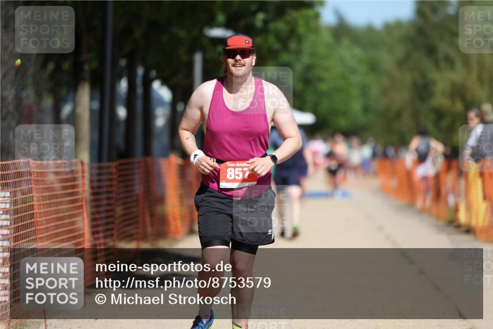 07.09.2025 - 19. Norderstedt Triathlon Michael Strokosch http://msf.ph/oto/8753579 07.09.2025 12:47:41 Laufen 857 meine-sportfotos.de
