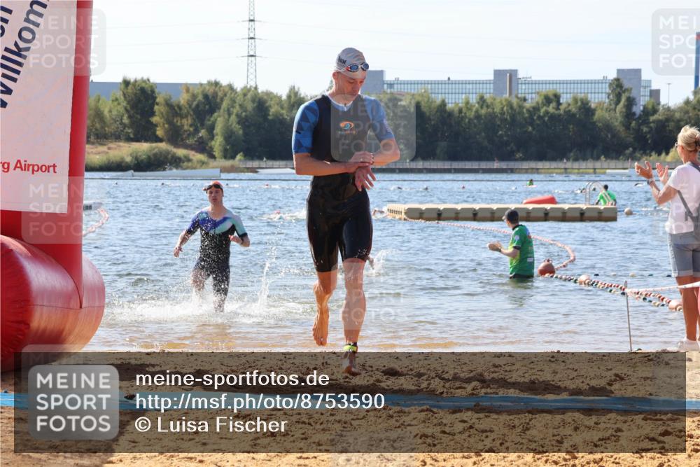 07.09.2025 - 19. Norderstedt Triathlon Luisa Fischer http://msf.ph/oto/8753590 07.09.2025 11:40:48 Schwimmen 215, 741 meine-sportfotos.de