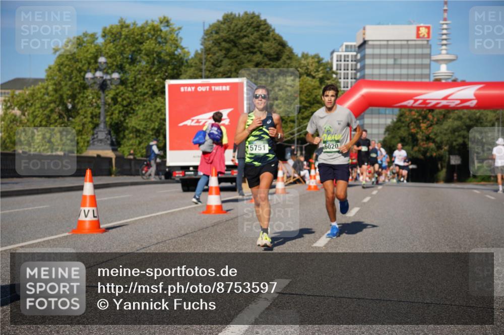 07.09.2025 - BARMER Alsterlauf Yannick Fuchs http://msf.ph/oto/8753597 07.09.2025 09:36:57 Laufen 5751, 6020 meine-sportfotos.de
