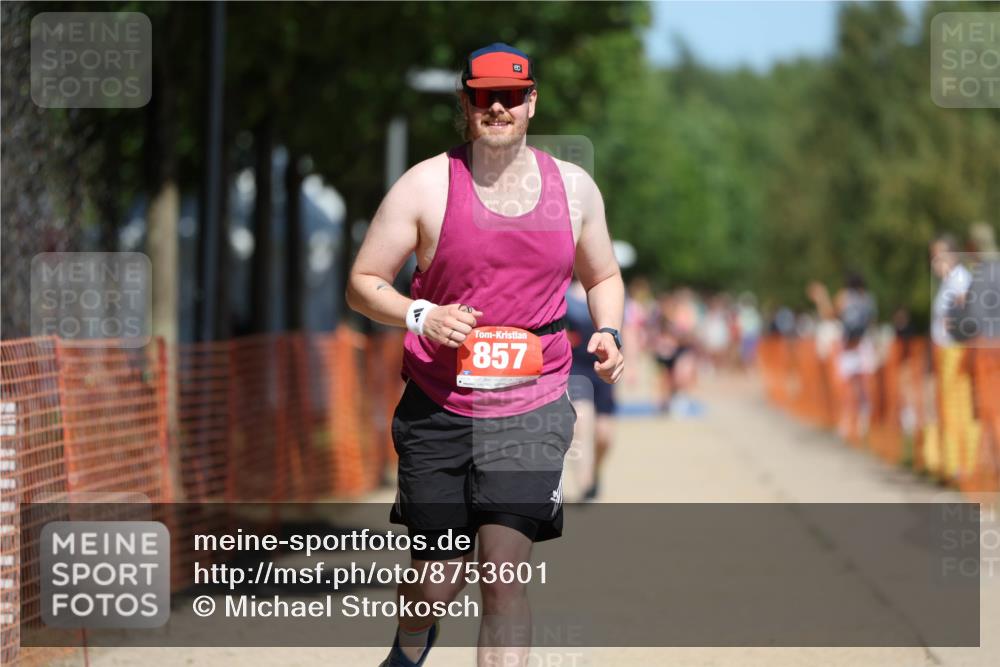 07.09.2025 - 19. Norderstedt Triathlon Michael Strokosch http://msf.ph/oto/8753601 07.09.2025 12:47:42 Laufen 857 meine-sportfotos.de