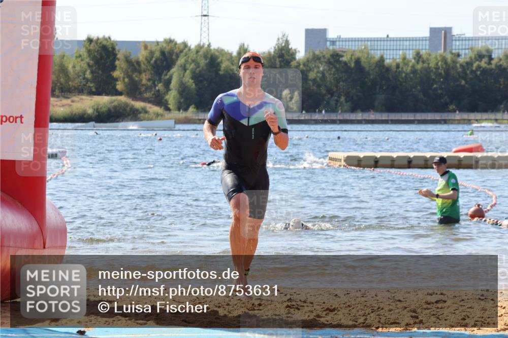07.09.2025 - 19. Norderstedt Triathlon Luisa Fischer http://msf.ph/oto/8753631 07.09.2025 11:40:51 Schwimmen 215, 741 meine-sportfotos.de
