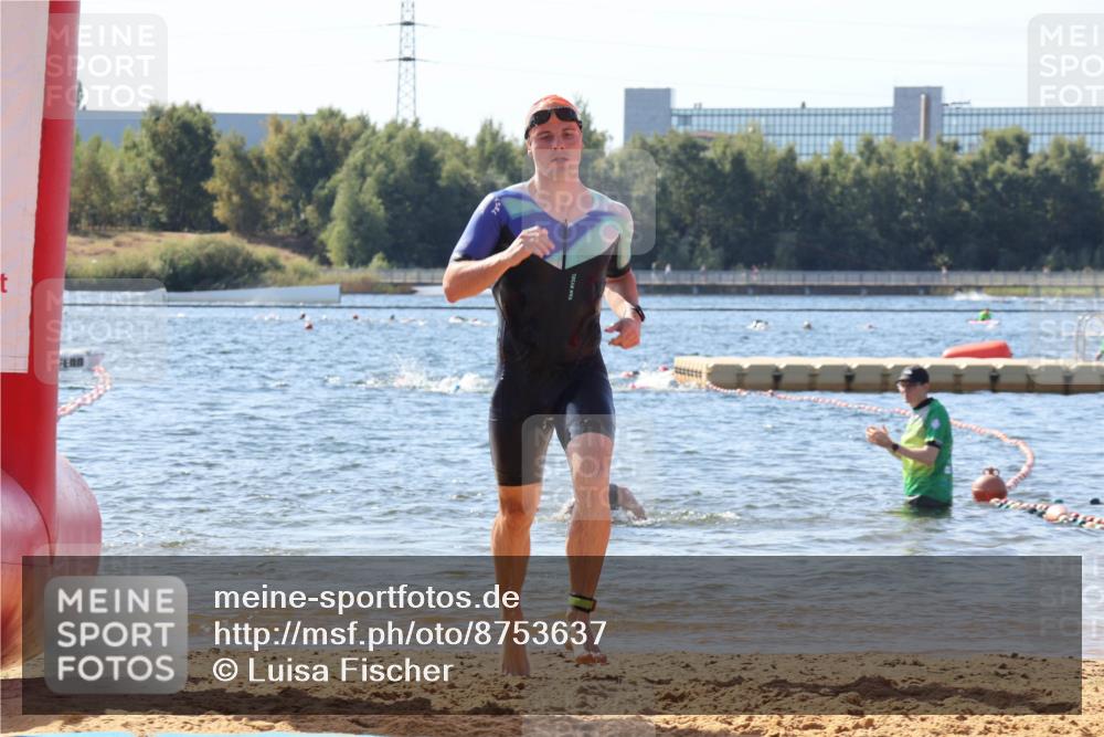 07.09.2025 - 19. Norderstedt Triathlon Luisa Fischer http://msf.ph/oto/8753637 07.09.2025 11:40:51 Schwimmen 215, 741 meine-sportfotos.de
