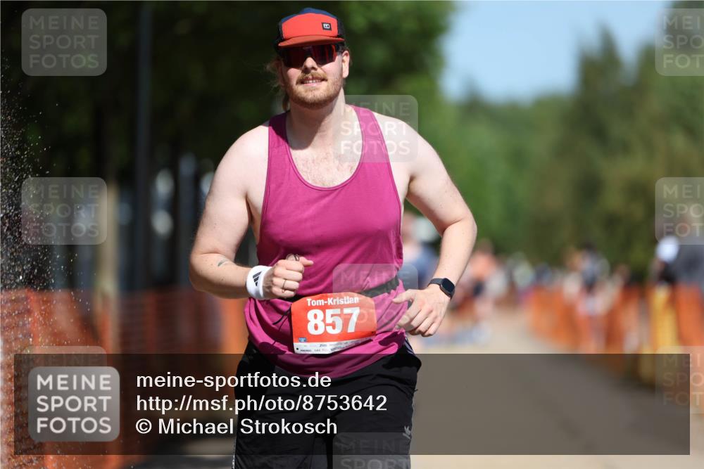 07.09.2025 - 19. Norderstedt Triathlon Michael Strokosch http://msf.ph/oto/8753642 07.09.2025 12:47:43 Laufen 857 meine-sportfotos.de