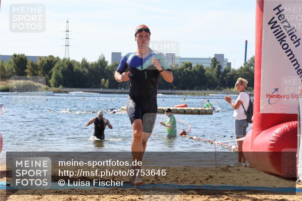 07.09.2025 - 19. Norderstedt Triathlon Luisa Fischer http://msf.ph/oto/8753646 07.09.2025 11:40:52 Schwimmen 215, 741 meine-sportfotos.de