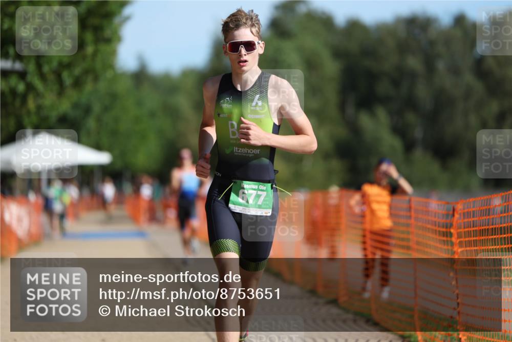 07.09.2025 - 19. Norderstedt Triathlon Michael Strokosch http://msf.ph/oto/8753651 07.09.2025 10:39:36 Laufen 654, 677 meine-sportfotos.de
