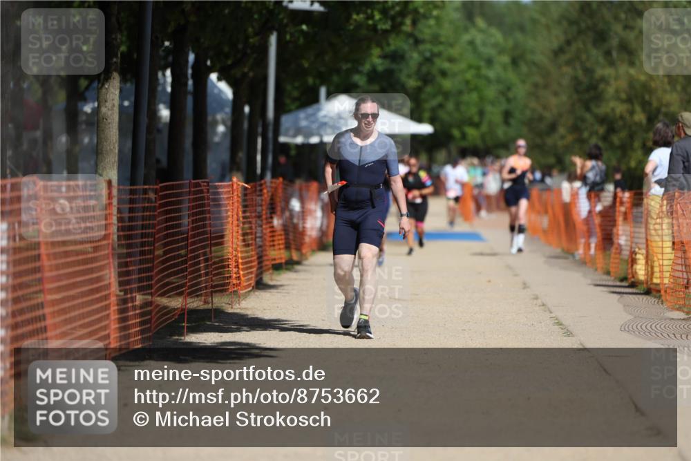 07.09.2025 - 19. Norderstedt Triathlon Michael Strokosch http://msf.ph/oto/8753662 07.09.2025 12:47:46 Laufen 210, 857 meine-sportfotos.de