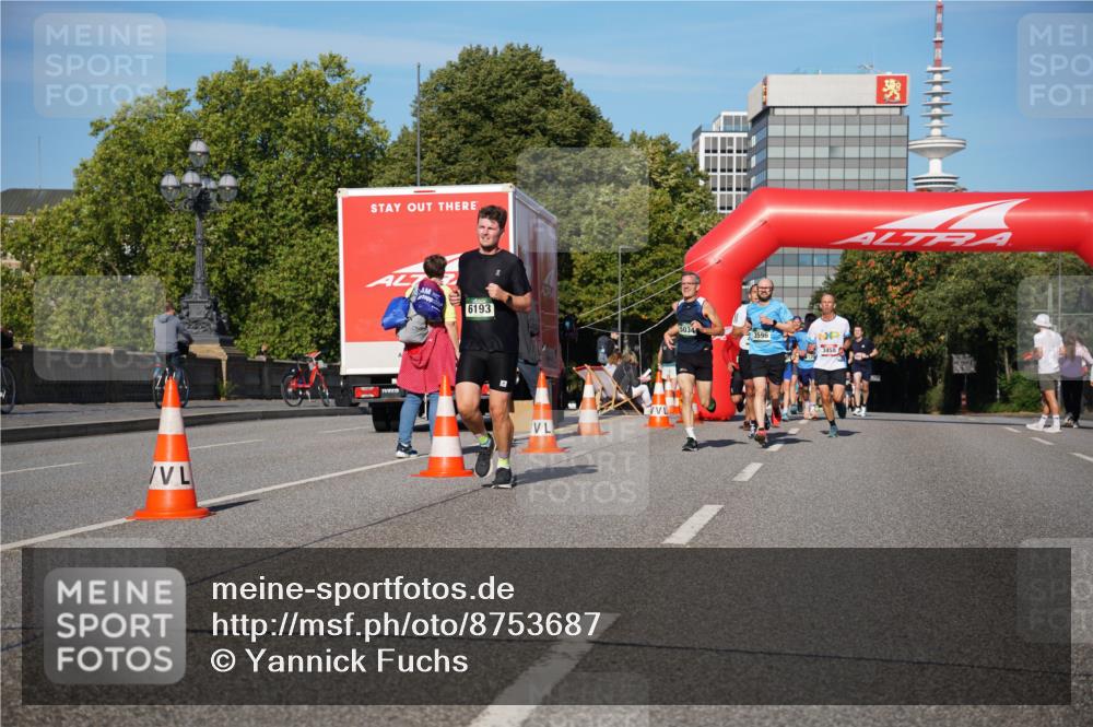 07.09.2025 - BARMER Alsterlauf Yannick Fuchs http://msf.ph/oto/8753687 07.09.2025 09:37:02 Laufen 6193, 8, 3596, 3458 meine-sportfotos.de