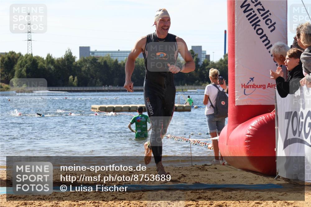 07.09.2025 - 19. Norderstedt Triathlon Luisa Fischer http://msf.ph/oto/8753689 07.09.2025 11:40:59 Schwimmen 151, 215, 741 meine-sportfotos.de