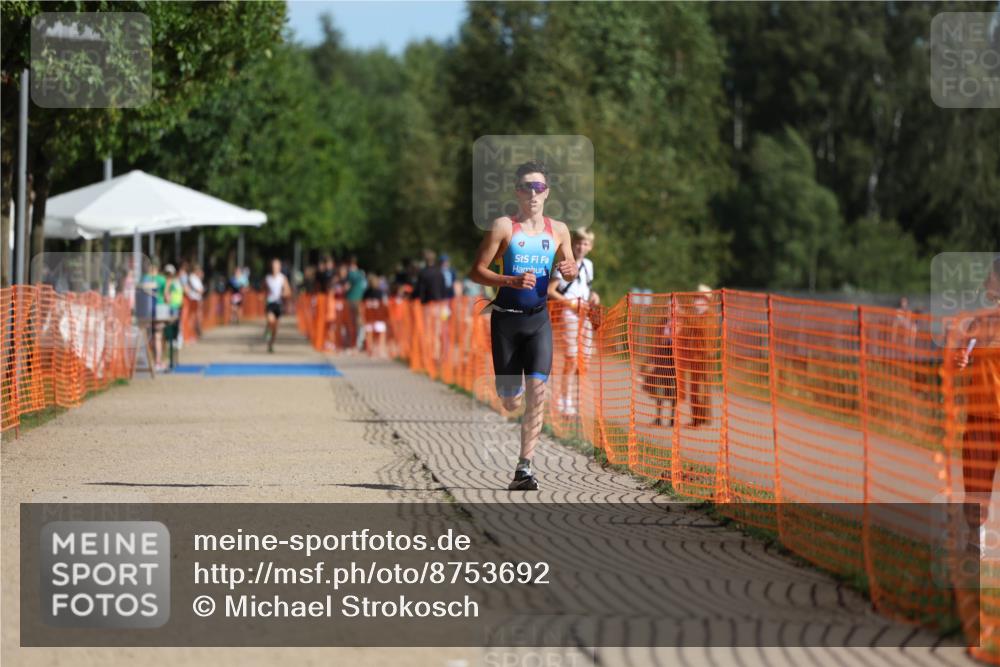07.09.2025 - 19. Norderstedt Triathlon Michael Strokosch http://msf.ph/oto/8753692 07.09.2025 10:39:38 Laufen 654, 677 meine-sportfotos.de