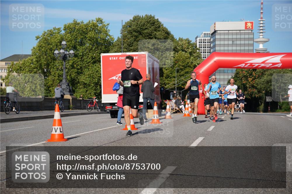 07.09.2025 - BARMER Alsterlauf Yannick Fuchs http://msf.ph/oto/8753700 07.09.2025 09:37:03 Laufen 6193, 8, 5034, 3596, 333 meine-sportfotos.de