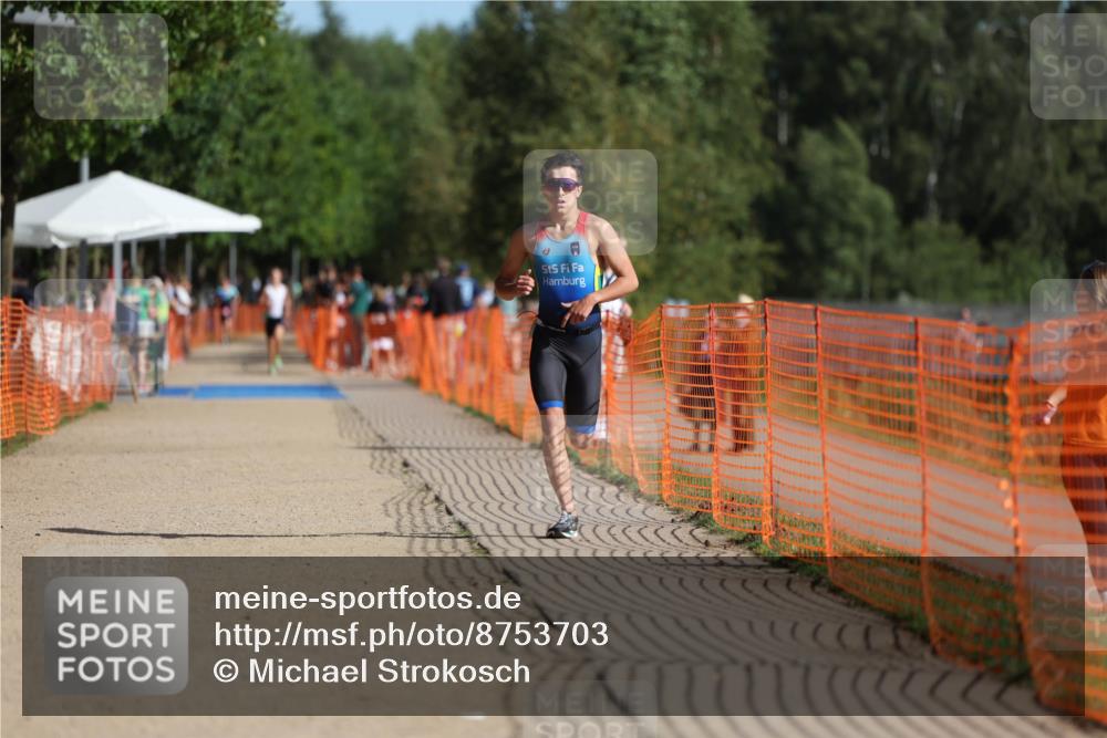 07.09.2025 - 19. Norderstedt Triathlon Michael Strokosch http://msf.ph/oto/8753703 07.09.2025 10:39:39 Laufen 654, 677 meine-sportfotos.de