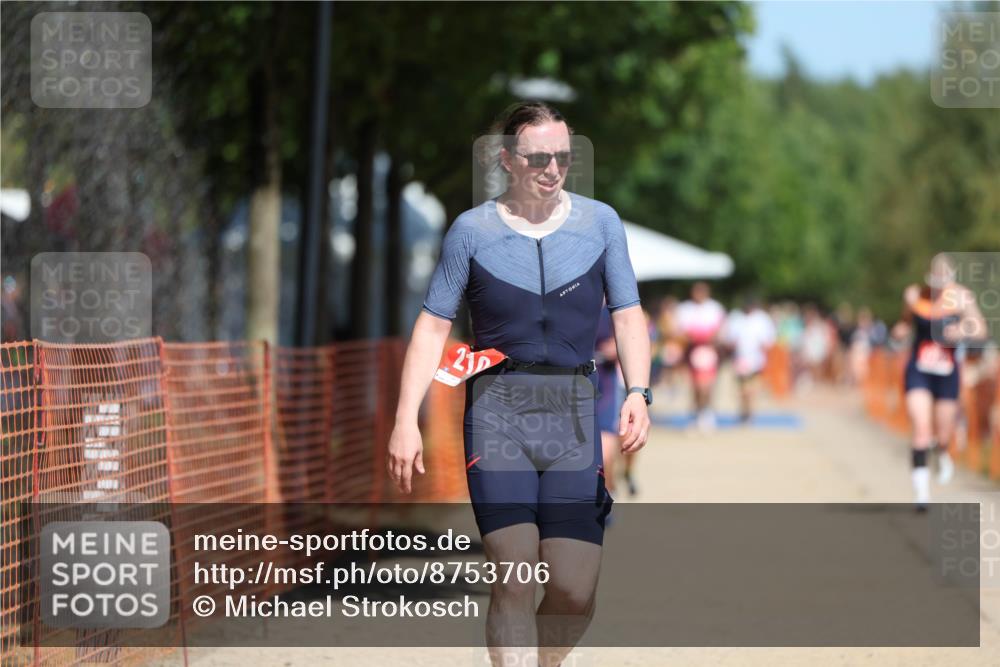 07.09.2025 - 19. Norderstedt Triathlon Michael Strokosch http://msf.ph/oto/8753706 07.09.2025 12:47:53 Laufen 210, 216 meine-sportfotos.de