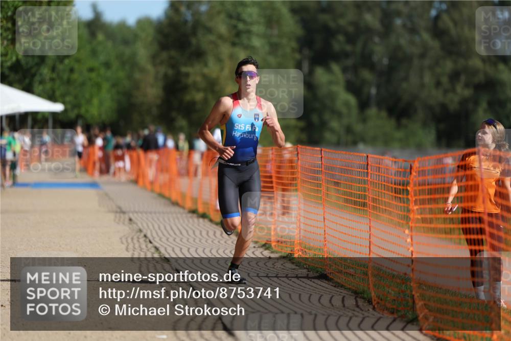 07.09.2025 - 19. Norderstedt Triathlon Michael Strokosch http://msf.ph/oto/8753741 07.09.2025 10:39:40 Laufen 654, 677 meine-sportfotos.de