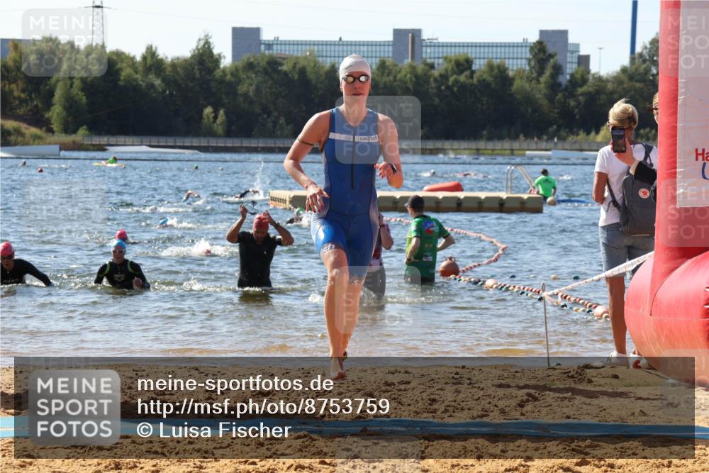 07.09.2025 - 19. Norderstedt Triathlon Luisa Fischer http://msf.ph/oto/8753759 07.09.2025 11:41:34 Schwimmen 302, 1249 meine-sportfotos.de