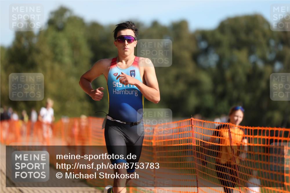 07.09.2025 - 19. Norderstedt Triathlon Michael Strokosch http://msf.ph/oto/8753783 07.09.2025 10:39:41 Laufen 654, 677 meine-sportfotos.de