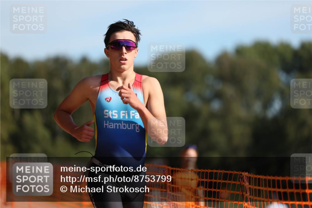 07.09.2025 - 19. Norderstedt Triathlon Michael Strokosch http://msf.ph/oto/8753799 07.09.2025 10:39:42 Laufen 654 meine-sportfotos.de
