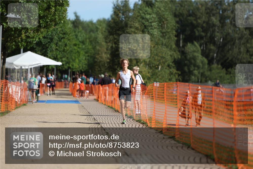 07.09.2025 - 19. Norderstedt Triathlon Michael Strokosch http://msf.ph/oto/8753823 07.09.2025 10:39:51 Laufen 675 meine-sportfotos.de
