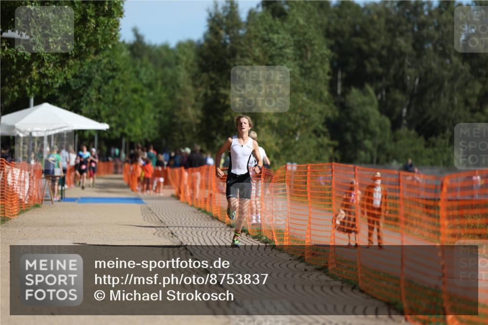07.09.2025 - 19. Norderstedt Triathlon Michael Strokosch http://msf.ph/oto/8753837 07.09.2025 10:39:52 Laufen 675 meine-sportfotos.de