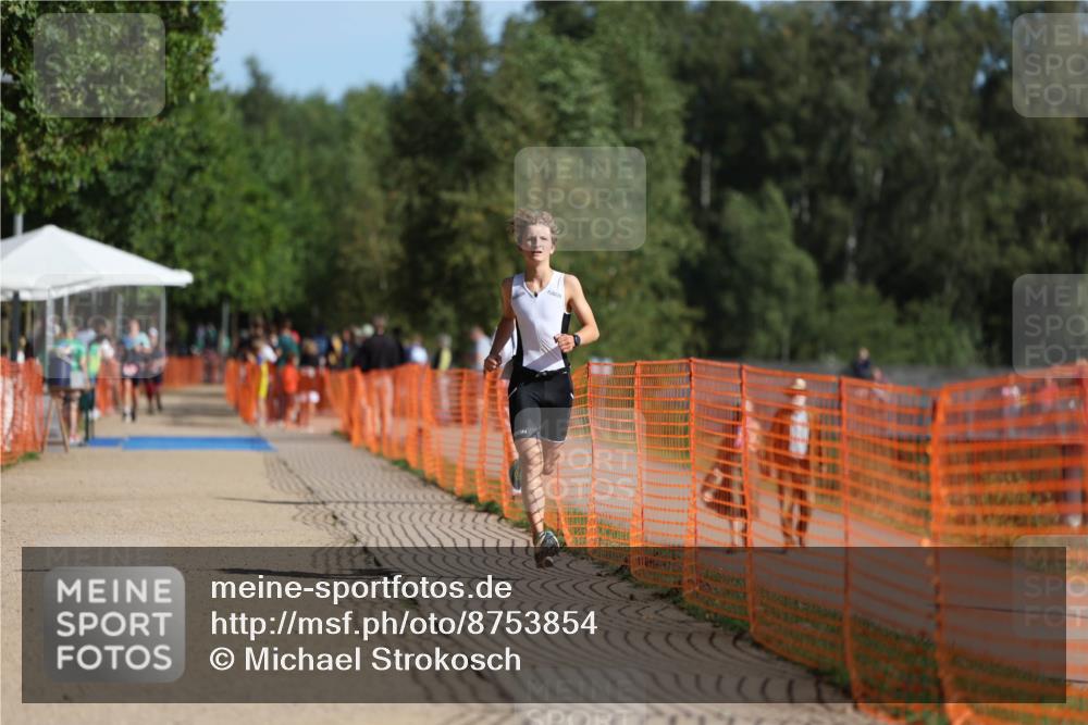 07.09.2025 - 19. Norderstedt Triathlon Michael Strokosch http://msf.ph/oto/8753854 07.09.2025 10:39:52 Laufen 675 meine-sportfotos.de