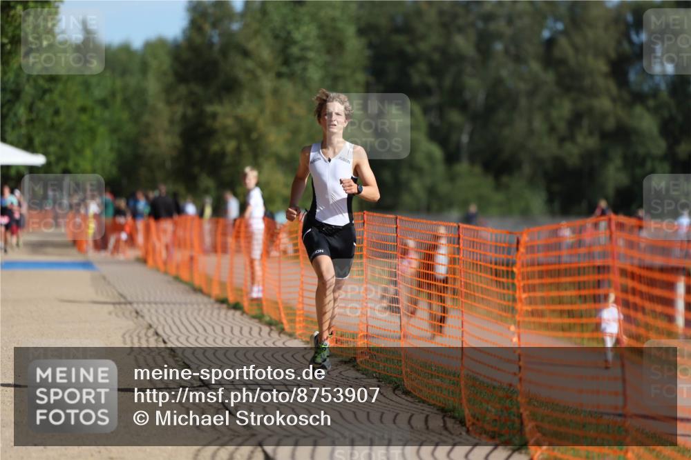 07.09.2025 - 19. Norderstedt Triathlon Michael Strokosch http://msf.ph/oto/8753907 07.09.2025 10:39:54 Laufen 675 meine-sportfotos.de