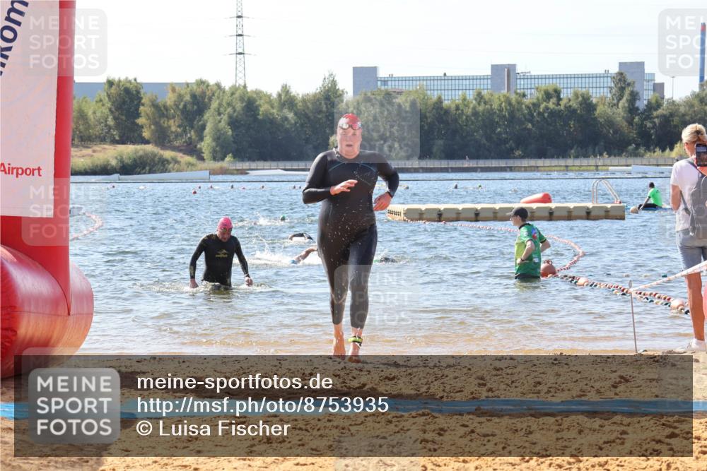 07.09.2025 - 19. Norderstedt Triathlon Luisa Fischer http://msf.ph/oto/8753935 07.09.2025 11:41:52 Schwimmen 245, 302, 792, 1367, 1386 meine-sportfotos.de