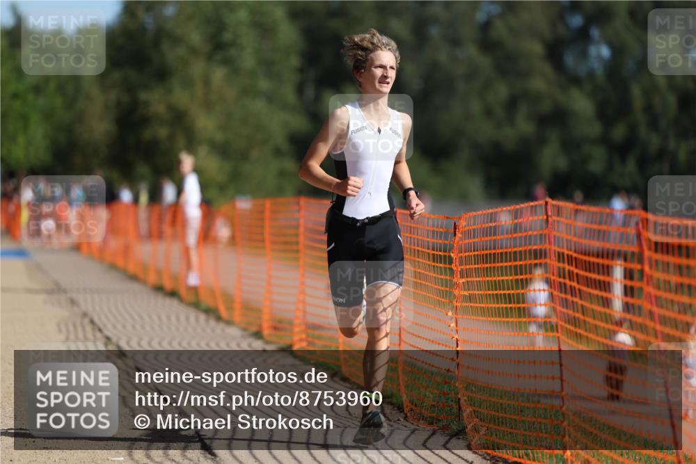 07.09.2025 - 19. Norderstedt Triathlon Michael Strokosch http://msf.ph/oto/8753960 07.09.2025 10:39:55 Laufen 675 meine-sportfotos.de
