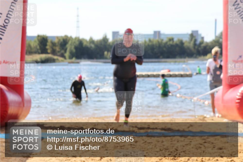 07.09.2025 - 19. Norderstedt Triathlon Luisa Fischer http://msf.ph/oto/8753965 07.09.2025 11:41:54 Schwimmen 792, 1367, 1386 meine-sportfotos.de