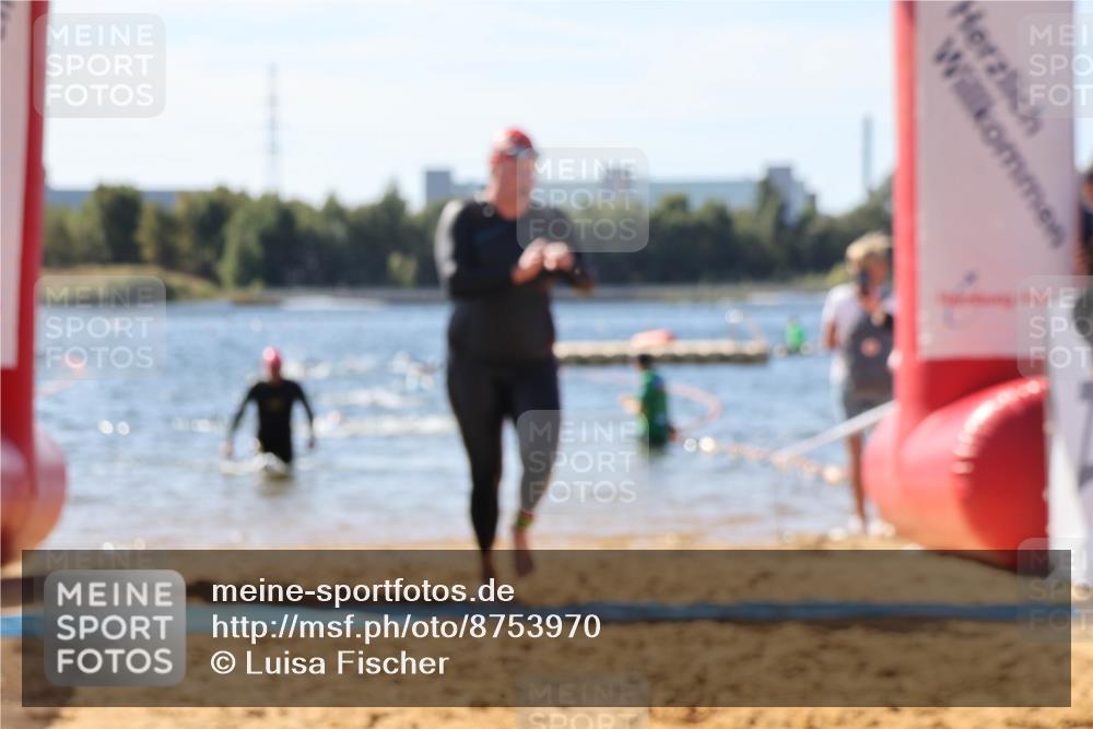 07.09.2025 - 19. Norderstedt Triathlon Luisa Fischer http://msf.ph/oto/8753970 07.09.2025 11:41:54 Schwimmen 792, 1367, 1386 meine-sportfotos.de